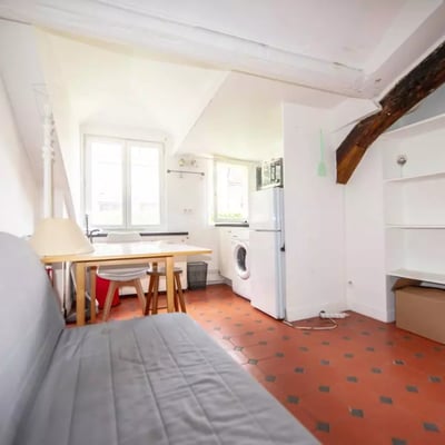 Long-term rental in Paris — 30 m², 2-room apartment on rue de Vaugirard, 15th district