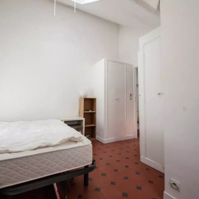 Long-term rental in Paris — 30 m², 2-room apartment on rue de Vaugirard, 15th district