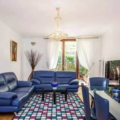 Long-term rental in Paris — 90 m², 3-room apartment with terrace and parking, ground floor