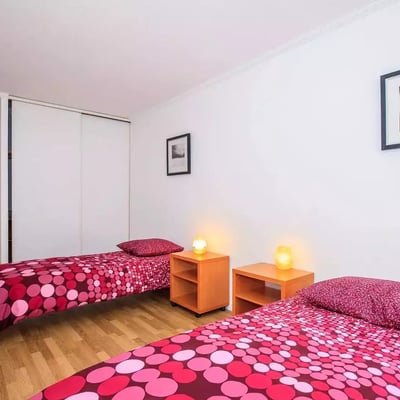 Long-term rental in Paris — 90 m², 3-room apartment with terrace and parking, ground floor