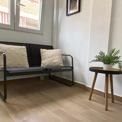 Long-term rental of a renovated studio in Torrevieja on the 4th floor with elevator and parking