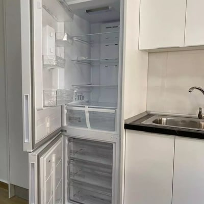 Long-term rental of a renovated studio in Torrevieja on the 4th floor with elevator and parking