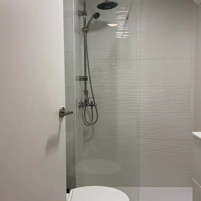 Long-term rental of a renovated studio in Torrevieja on the 4th floor with elevator and parking