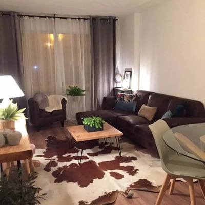 Long-term rental of a spacious 4-bedroom apartment in Alicante with patio, balcony, elevator, and parking near the center and port
