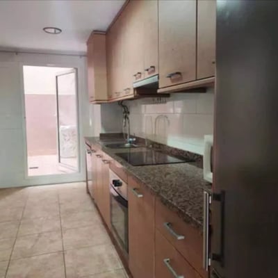 Long-term rental of a 90 m² apartment with patio, 3 bedrooms and 2 bathrooms in Alicante, pets negotiable