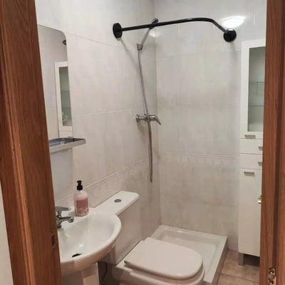 Long-term rental of a 90 m² apartment with patio, 3 bedrooms and 2 bathrooms in Alicante, pets negotiable