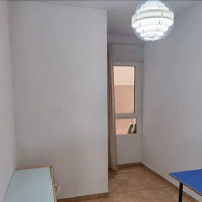 Long-term rental of a 90 m² apartment with patio, 3 bedrooms and 2 bathrooms in Alicante, pets negotiable