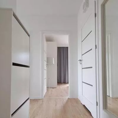 Long-term rental of a modern 54 m² 3-room apartment with a balcony in the Podgórze district, Krakow