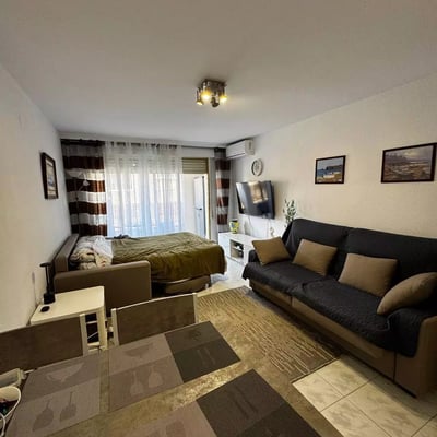 Long-term rent in Torrevieja spacious studio near Del Cura beach