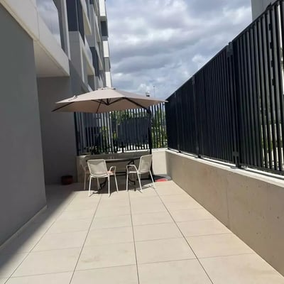 Long-term rental of an 86 m² new apartment in Alicante with terrace, pool, and parking