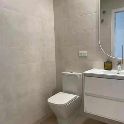 Long-term rental of an 86 m² new apartment in Alicante with terrace, pool, and parking