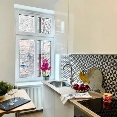 Alquiler a largo plazo amplio piso de 4 habitaciones en el centro de Katowice, ideal para estudiantes o familia