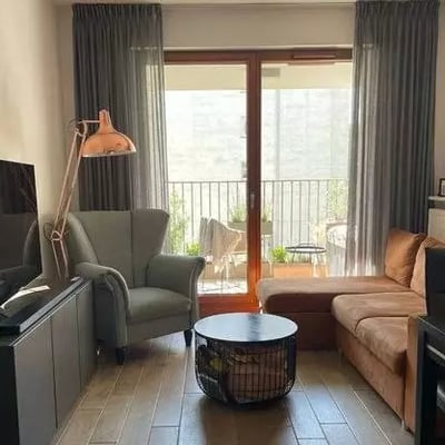 Длительная аренда 2-комнатной квартиры с балконом в районе Охота, Варшава