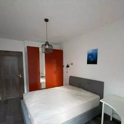 Длительная аренда 2-комнатной квартиры с балконом в районе Охота, Варшава