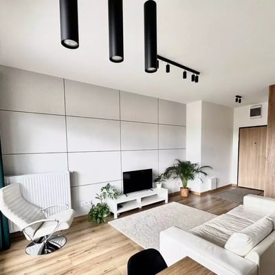 Alquiler a largo plazo de un piso acogedor con balcón y aparcamiento en Varsovia