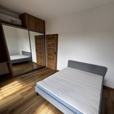 Long-term rental of a cozy apartment with balcony and parking in Warsaw