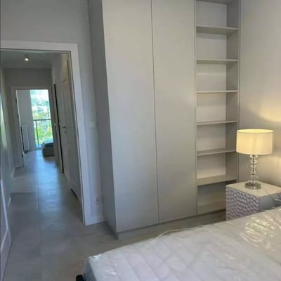 Long-term rental of a spacious three-room apartment with parking in the Włochy district of Warsaw