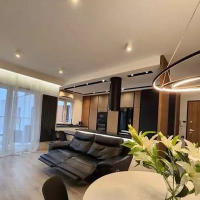 Long-term rental of a spacious three-room apartment with balcony and parking in the Mokotów district of Warsaw