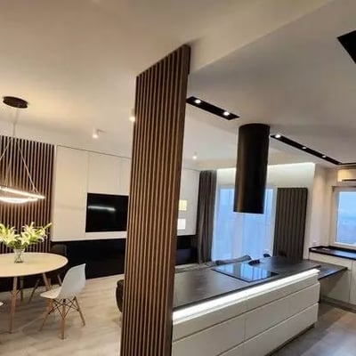 Long-term rental of a spacious three-room apartment with balcony and parking in the Mokotów district of Warsaw