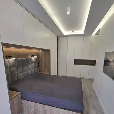 Long-term rental of a spacious three-room apartment with balcony and parking in the Mokotów district of Warsaw