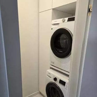 Long-term rental of a spacious three-room apartment with balcony and parking in the Mokotów district of Warsaw