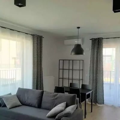 Долгосрочная аренда 2-комнатной квартиры 45 м2 с балконом и парковкой в районе Мокотув, Варшава