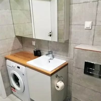 Долгосрочная аренда 2-комнатной квартиры 45 м2 с балконом и парковкой в районе Мокотув, Варшава