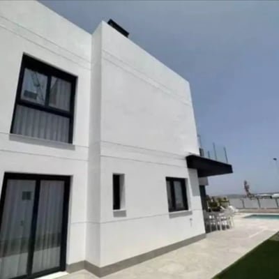 Долгосрочная аренда современной виллы 175 m² с видом на море в Торревьехе, Испания