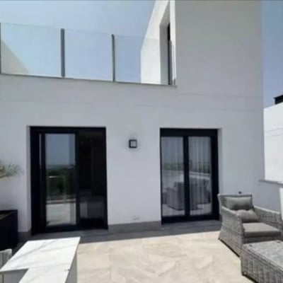 Долгосрочная аренда современной виллы 175 m² с видом на море в Торревьехе, Испания