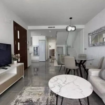 Долгосрочная аренда современной виллы 175 m² с видом на море в Торревьехе, Испания