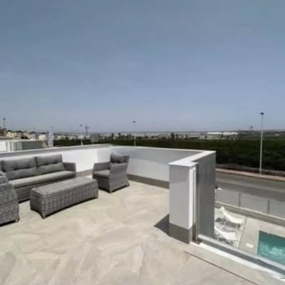 Долгосрочная аренда современной виллы 175 m² с видом на море в Торревьехе, Испания