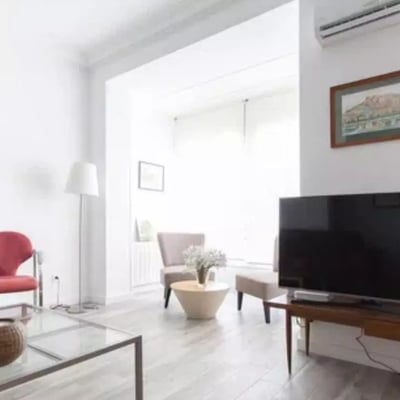 Long-term rental of a bright apartment in the center of Alicante, Spain