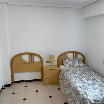 Langzeitmiete – 140 m² große Wohnung mit Meerblick in Torrevieja