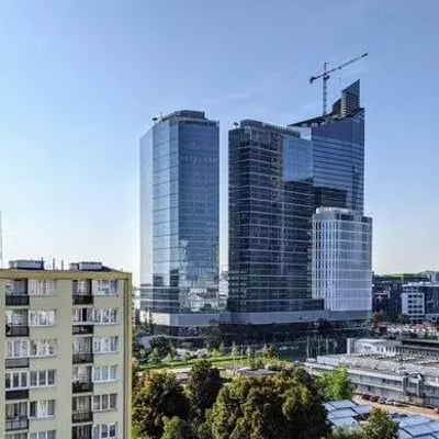 Langzeitmiete einer 2-Zimmer-Wohnung (47 m²) mit Balkon und Klimaanlage in Wola, Warschau, Polen