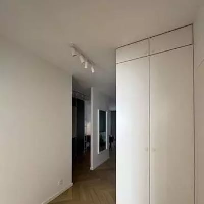 Location à long terme d’un appartement 3 pièces de 60 m² avec balcon et parking, rue Edwarda Habicha, Varsovie, Pologne