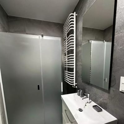 Long-term rental of a 71.5 m² 3-room apartment in Royal Residence, Wilanów, Warsaw, Poland, with a balcony and parking