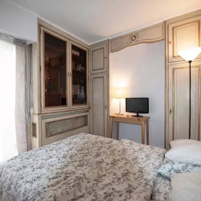 Long-term rental of a 36 m² 2-room apartment with a balcony in the 3rd district of Paris, France