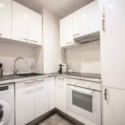 Long-term rental of a 36 m² 2-room apartment with a balcony in the 3rd district of Paris, France