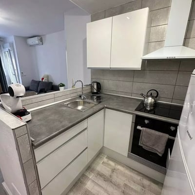 Langfristige Miete einer 2-Zimmer-Wohnung am Strand in Torrevieja, Spanien — nur 250 m vom Meer entfernt