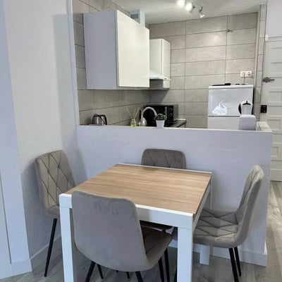 Langfristige Miete einer 2-Zimmer-Wohnung am Strand in Torrevieja, Spanien — nur 250 m vom Meer entfernt