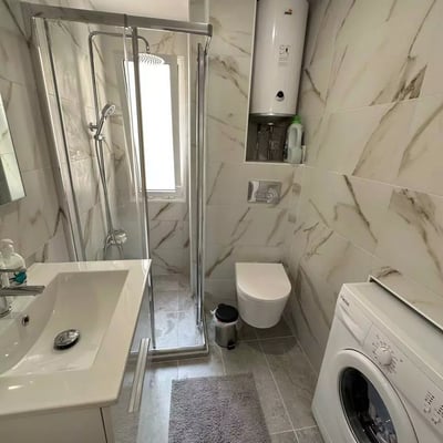 Langfristige Miete einer 2-Zimmer-Wohnung am Strand in Torrevieja, Spanien — nur 250 m vom Meer entfernt