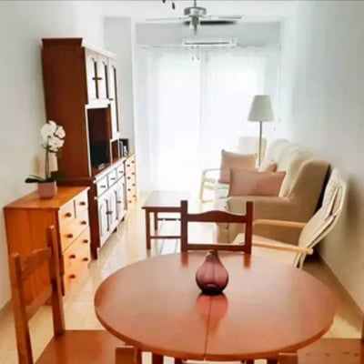 Долгосрочная аренда квартиры 78м² с 3 спальнями и бассейном в Торревьехе