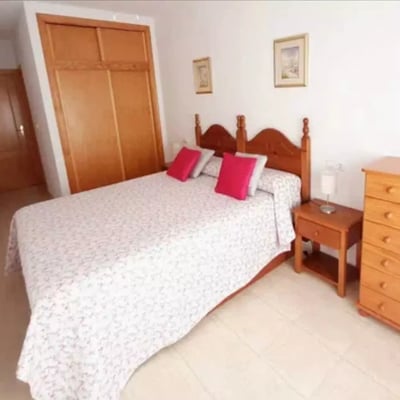 Долгосрочная аренда квартиры 78м² с 3 спальнями и бассейном в Торревьехе