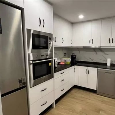 Долгосрочная аренда квартиры 94м² с 3 спальнями в центре Торревьехи после ремонта