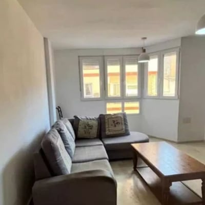 Долгосрочная аренда квартиры 94м² с 3 спальнями в центре Торревьехи после ремонта