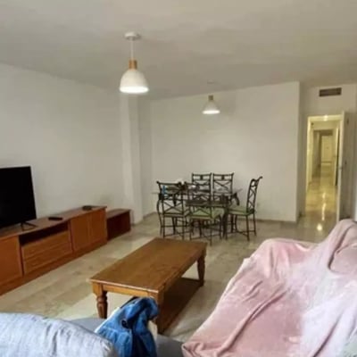 Долгосрочная аренда квартиры 94м² с 3 спальнями в центре Торревьехи после ремонта