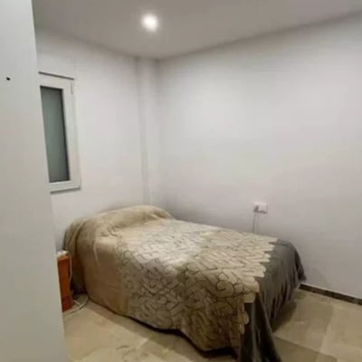 Долгосрочная аренда квартиры 94м² с 3 спальнями в центре Торревьехи после ремонта