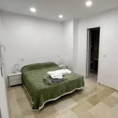 Долгосрочная аренда квартиры 94м² с 3 спальнями в центре Торревьехи после ремонта