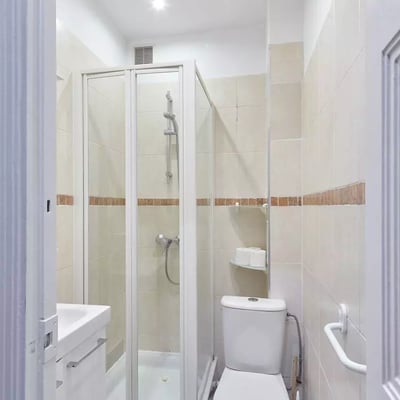 Long-term rental 24 m² studio in the 15th district of Paris, France