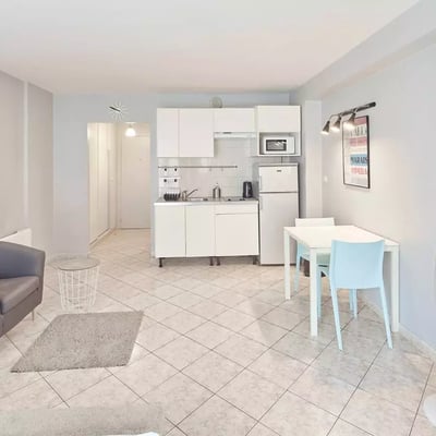 Long-term rental 32 m² studio in the 15th district of Paris, France